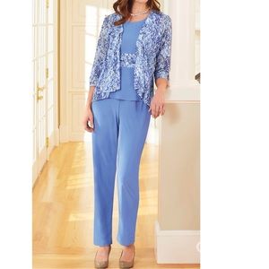 S - New 2 pieces Serengeti Blooming Lace Tank & Pants Set